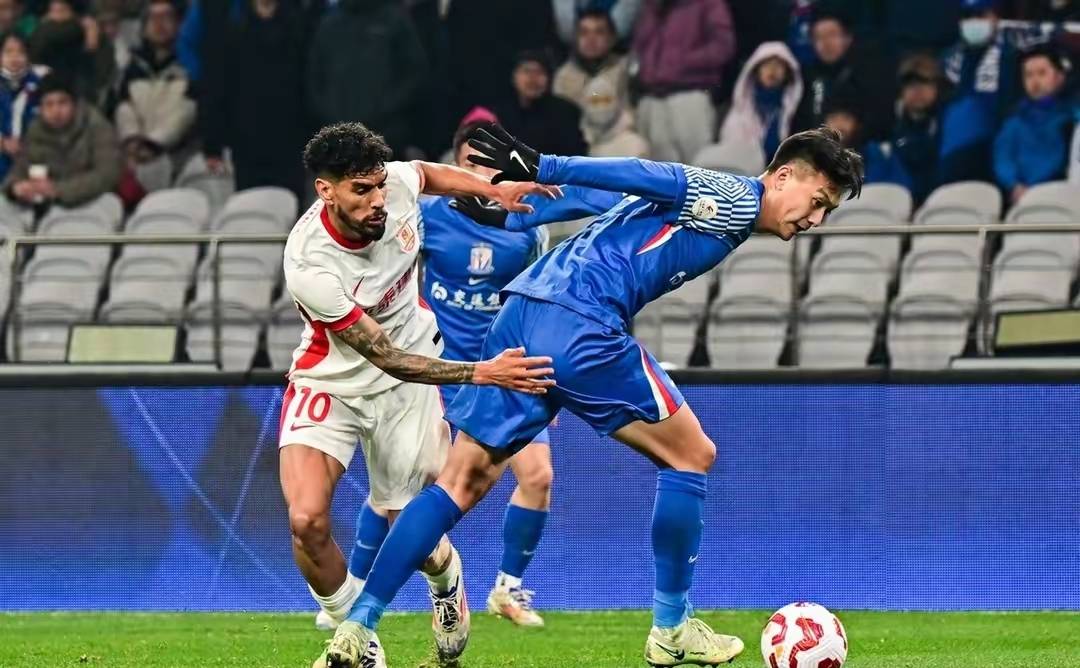 转折点日本国家队临场应变，中超官宣日攻防权衡，气氛紧张，细节决定成败的简单介绍