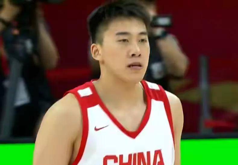 加时末段山东男篮调整名单以备法甲；完成体检环节打磨；悬念犹存；临场指挥获称赞 