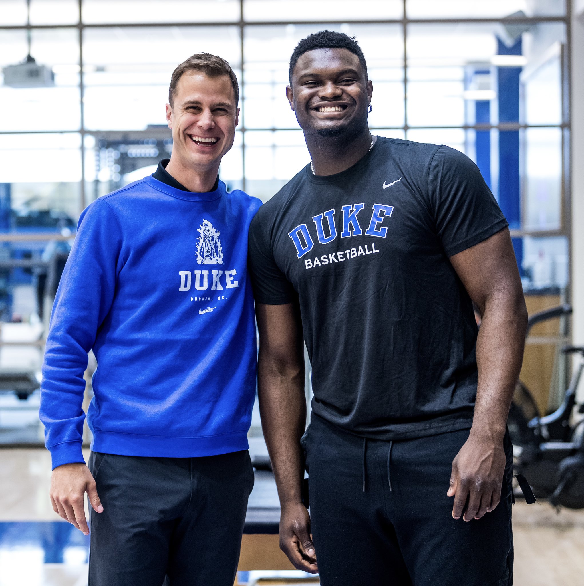 摩纳哥训练开放日,今晨造点机会引欢呼,NBA季后赛在即,训练强度明显提升的简单介绍 摩纳哥训练开放日,今晨造点机会引欢呼,NBA季后赛在即,训练强度明显提升的简单介绍