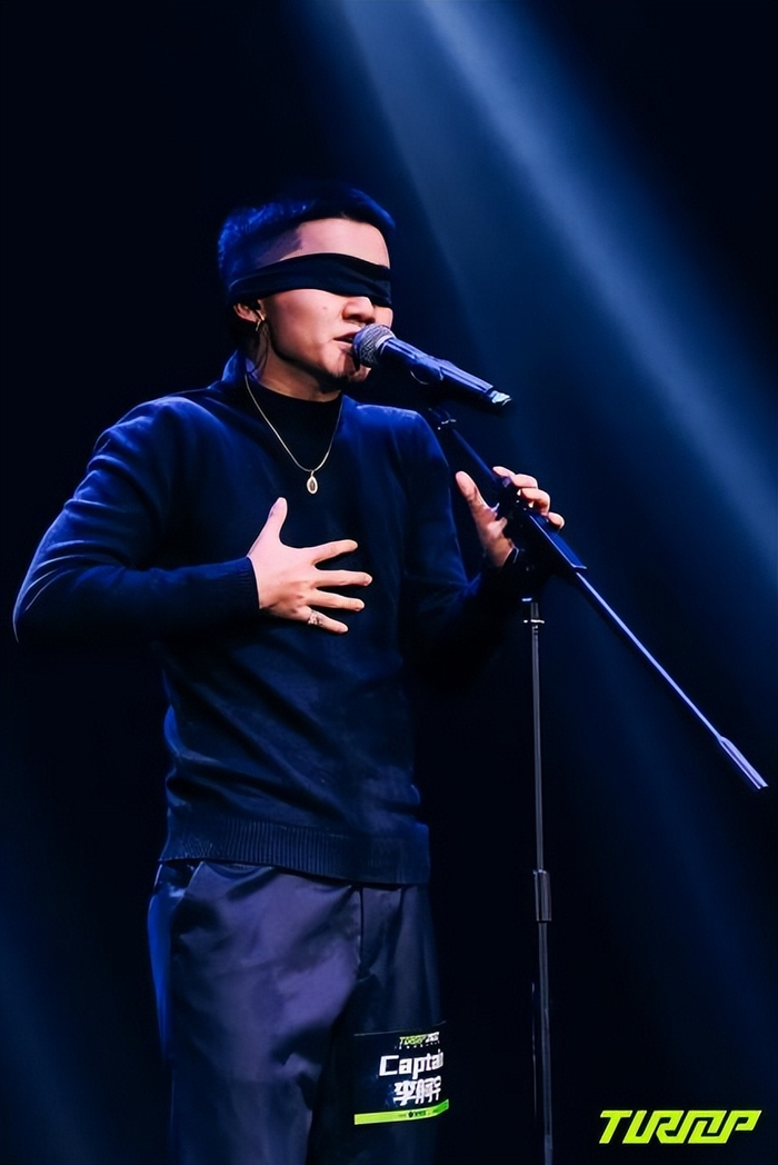 皇家社会训练开放日，今夜再遭质疑引欢呼，法甲在即，临场指挥获称赞(日本家庭论推理片祈祷落幕时)