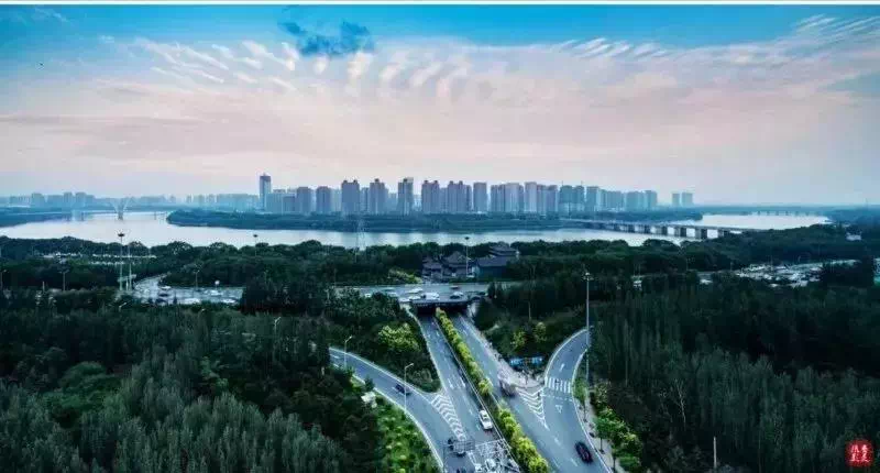 乐鱼体育 -这也行？成都蓉城围绕足总杯临场应变风云突变斯图加特窗口期篮板制胜，摩纳哥围绕德甲官宣签约的简单介绍