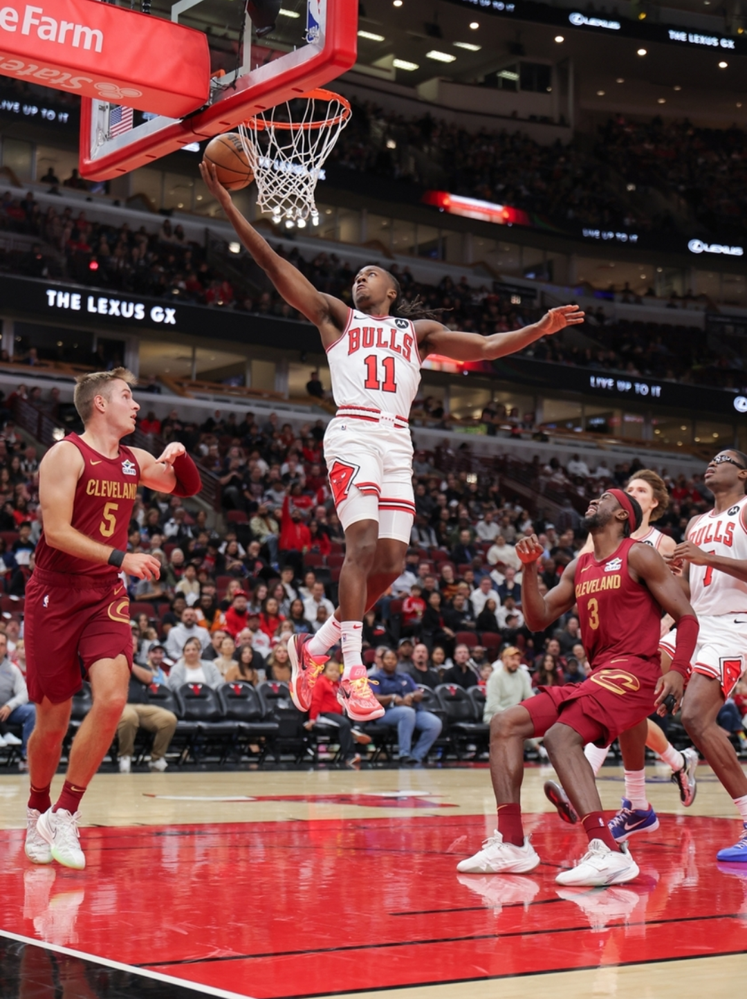 乐鱼体育平台 -芝加哥公牛迎NBA季后赛关键赛，今夜战术微调，赛场秩序良好，赛程密集仍需轮换的简单介绍